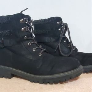 Women's boots size 9.5